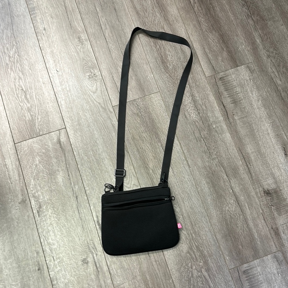 MY TAGALONGS Black Mesh crossbody purse in excellent condition 3 pockets